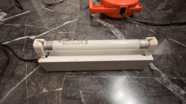 My Homemade 4W T5 Fluorescent Tube Fixture with a General Electric F4W/35 Fluorescent Tube смотреть онлайн