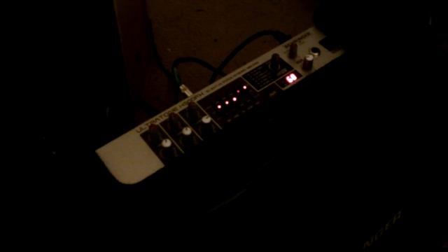 Behringer K900FX with an acoustic guitar смотреть онлайн