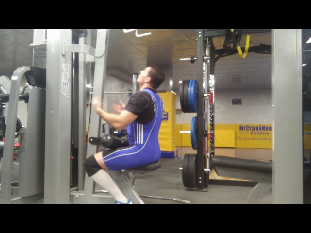 Тяга с верхнего блока узким параллельным хватом: техника выполнения смотреть онлайн