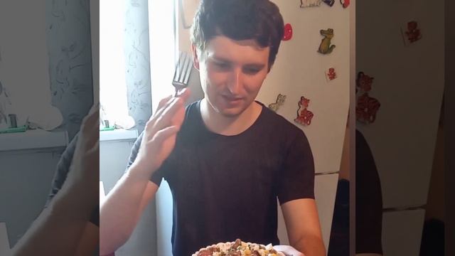 Салат из фасоли,кукурузы, яйца, плавленого сыра, лука и сухариков смотреть онлайн