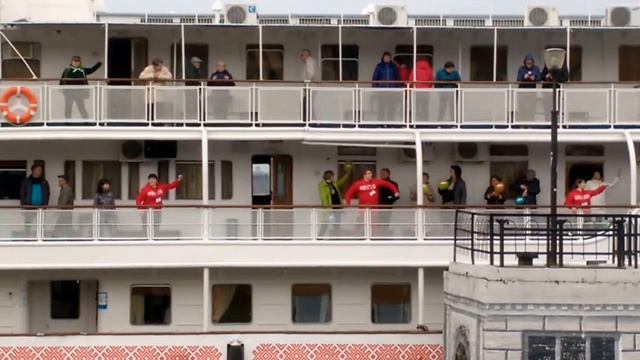 Открытие сезона круизов по Каме: танцевальный флеш-моб смотреть онлайн