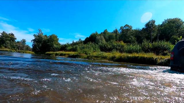 Проходим брод через реку на Нивах. Немного подводной съёмки. смотреть онлайн