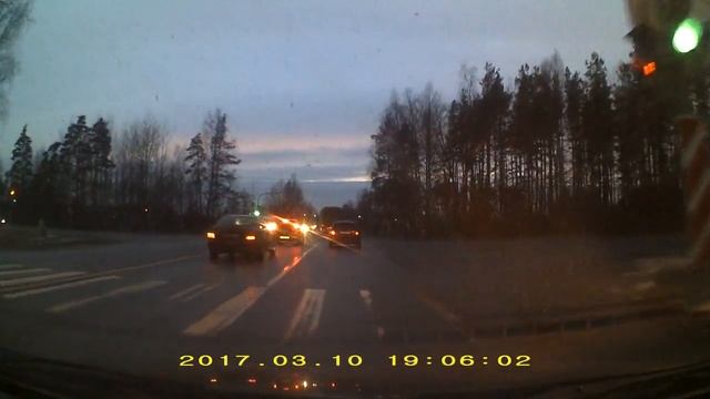 Водитель "Kia" создал опасную обстановку на Сланцевском перекрестке смотреть онлайн