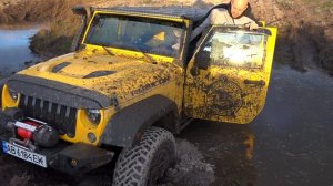 ЗАСТРЯЛИ в поле на Jeep...Не можем ВЫБРАТЬСЯ...STUCKED on Jeep ... Can't GET OUT ...
