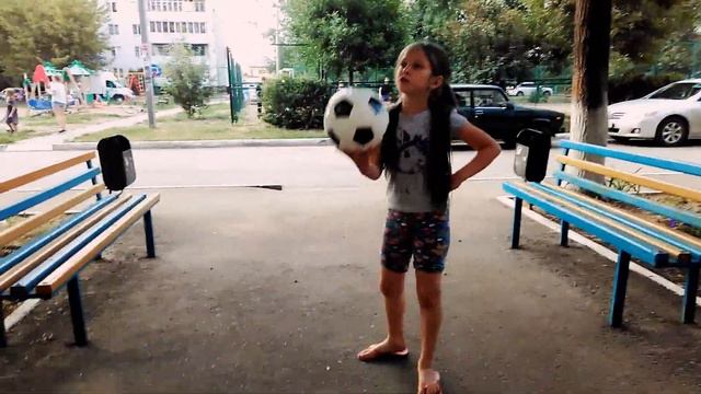 Проклятый футбол (любителям футбола не 😉 ! )и ещё сори за звук смотреть онлайн