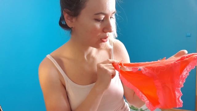 18+ ПРИМЕРЯЮ ТРУСЫ СВОЕЙ СОСЕДКИ