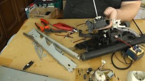 Электронная печатная машинка Olivetti. Разбор на цветные металлы.