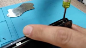Пятна после замены дисплея на Iphone 7, 7+, 8, 8+. Устранение с помощью малярного скотча.