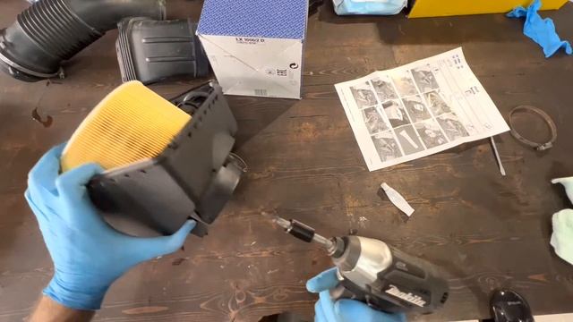 How To | Replace Engine Air Filter | 2005-2011 Audi A6 (C6) | DIY смотреть онлайн