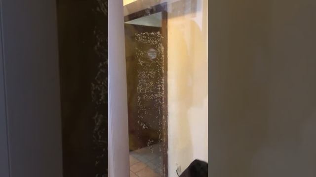 Как удалить клей от скотча на стекле #удалениеклея #удалениеклеяотскотча смотреть онлайн
