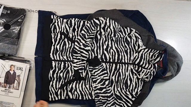 03857 Sweatrs hoodies action М/Ж (Свитера толстовки м/ж) №3 7,50 кг. 14,90€ за кг 16 шт. смотреть онлайн