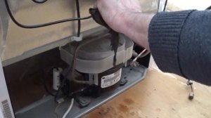 Не отключался холодильник ATLANT. Ремонт и заправка системы.