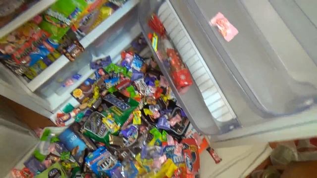 a lot of candy , REFRIGERATOR full of sweets смотреть онлайн