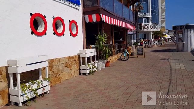 ?ЛАЗАРЕВСКОЕ СОЧИ.Пляж "Гренада" и репортаж из моря).Жара, а я такой в белой панаме)))) смотреть онлайн