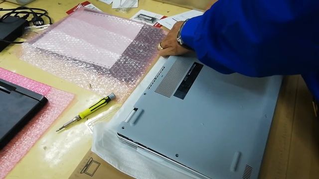 Dell Inspiron 5593 10th GEN Upgrade Memory 8GB To 16GB Unboxing смотреть онлайн