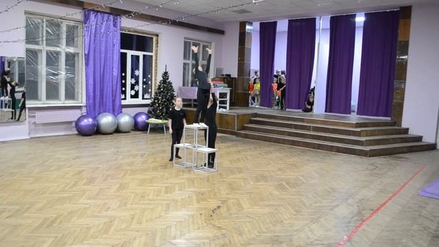 Цирковая школа Flex Харьков. Новогоднее выступление. смотреть онлайн
