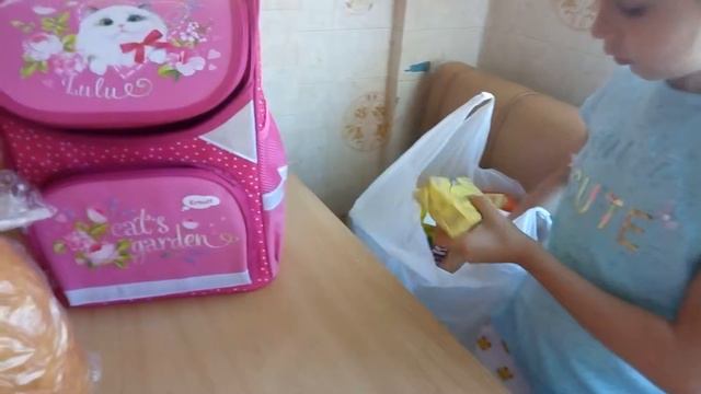 🎒Лилия показывает рюкзак и покупки смотреть онлайн