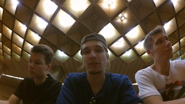 ВЛОГ : Залезли на самую ВЫСОКУЮ электровышку в Киеве. Игра в ФРИСБИ на крыше. Напали с шокером. смотреть онлайн