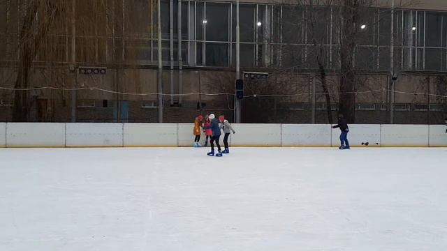 Каникулы. На катке.Черноморск смотреть онлайн
