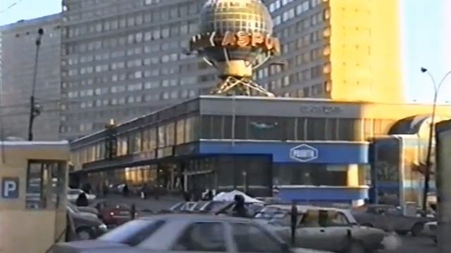 МОСКВА 90-х! Прогулка по Новому Арбату! С Сыном и Другом! смотреть онлайн