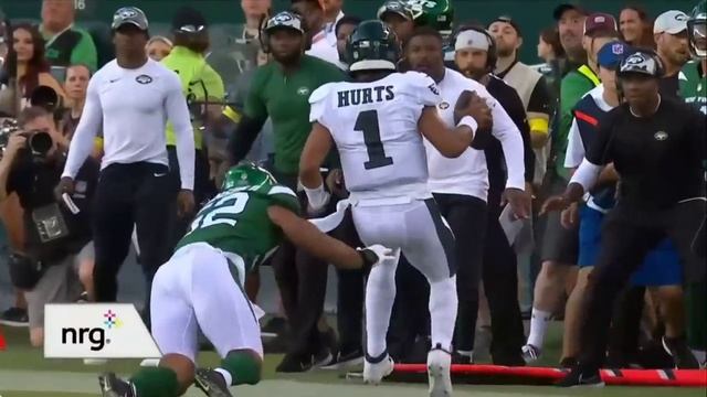Jalen Hurts takes a NASTY hit on sideline & Nick Sirianni yells at Robert Saleh смотреть онлайн