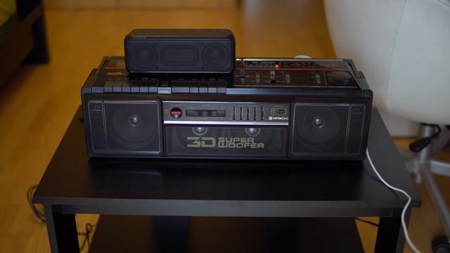 Old Hitachi Boombox vs New Sony Bluetooth Speaker смотреть онлайн