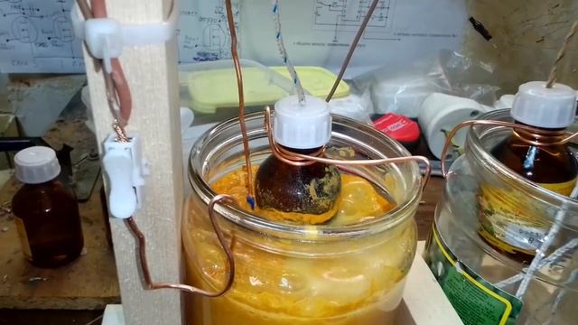 Подготовка измерительной установки для изучения теплового энерговыделения при электролизе. Схема смотреть онлайн