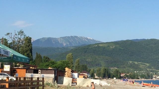 Пляж в Цандрипше. Абхазия. Июнь 2021. смотреть онлайн
