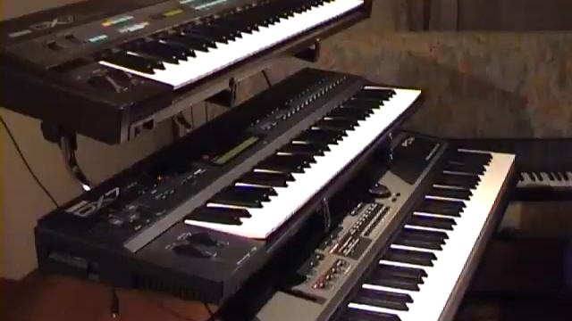 DX5 playing Bronski Beat "Smalltown Boy" смотреть онлайн