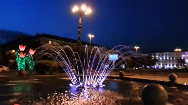 Фонтан Бульвара Мира (вечером) 16.05.2014 смотреть онлайн