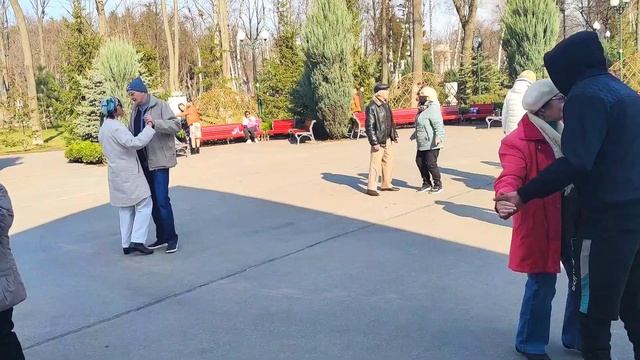 Я не знаю чем я это заслужил Танцы в парке Горького Апрель 2021 Харьков смотреть онлайн