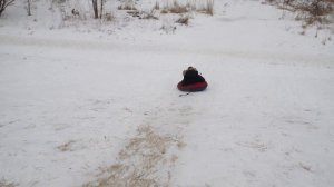 Дети весело катаются на ВАТРУШКЕ и ЛЕДЯНКАХ. Провожаем зиму. КАТАЕМСЯ НА ВАТРУШКЕ.