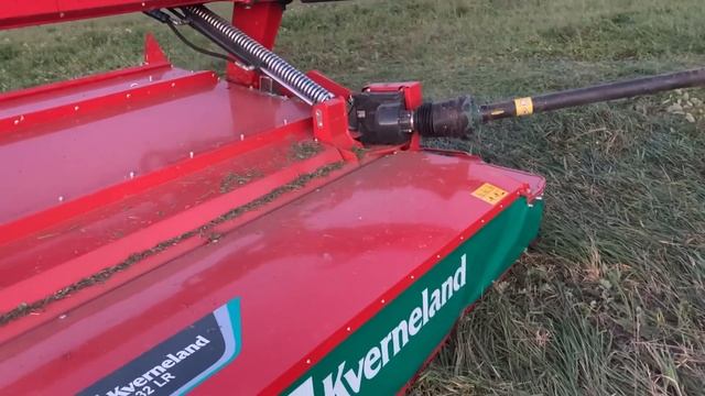 Косилка Kverneland на демонстрации в нашем хозяйстве смотреть онлайн