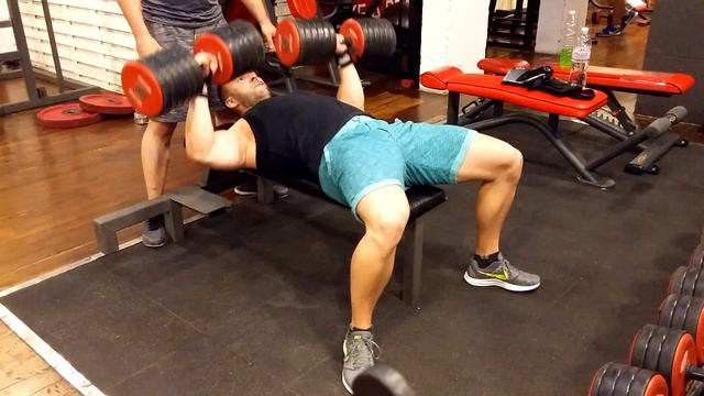 HEAVY DUMBBELL CHEST PRES !!! 130 POUNDS смотреть онлайн