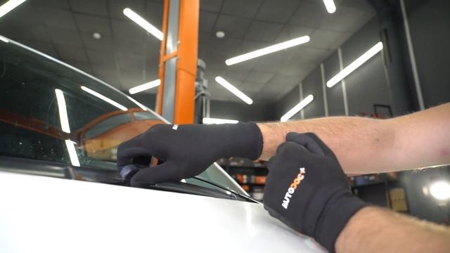 Jak wymienić wycieraczki VW T5 TRANSPORTER Van [PORADNIK AUTODOC] смотреть онлайн