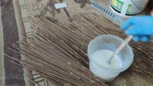 Подготовка бумажных трубочек к плетению. Способ № 2 :Обработка трубочек лаком