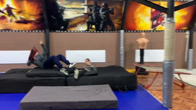 Ударил после сальто смотреть онлайн