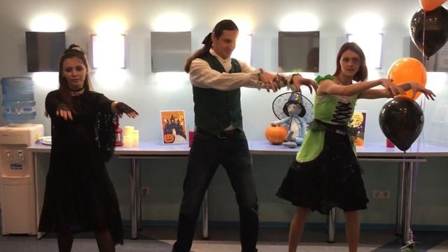 Танец от менеджеров на Halloween смотреть онлайн