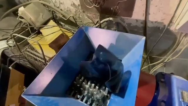 Видеоотчет от покупателя о работе двухвального шредера мод. ДШВ300 (измельчение пленки) смотреть онлайн