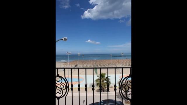 Villetta con terrazzo fronte mare a Roseto degli Abruzzi смотреть онлайн