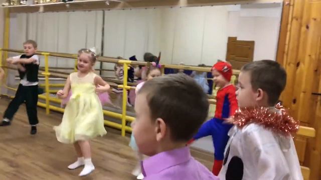 Коллектив эстрадно-бального танца «Энергия» С Новым годом !!! г.Тихвин смотреть онлайн