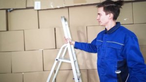 ЭКСТРЕМАЛЬНЫЕ прятки в ОГРОМНОЙ СТЕНЕ ИЗ КОРОБОК