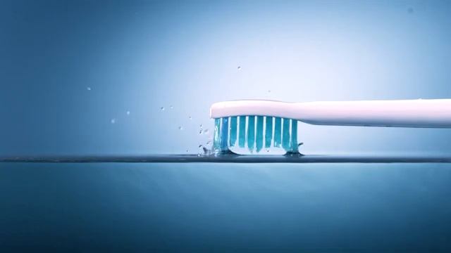 Электрические зубные щетки Philips HX6762/43 и HX6711/02 серии HealthyWhite смотреть онлайн
