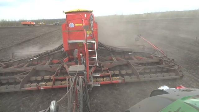 Сев чечевицы, Fendt 936 vario + Väderstad Rapid A 800 (24.04.17) смотреть онлайн