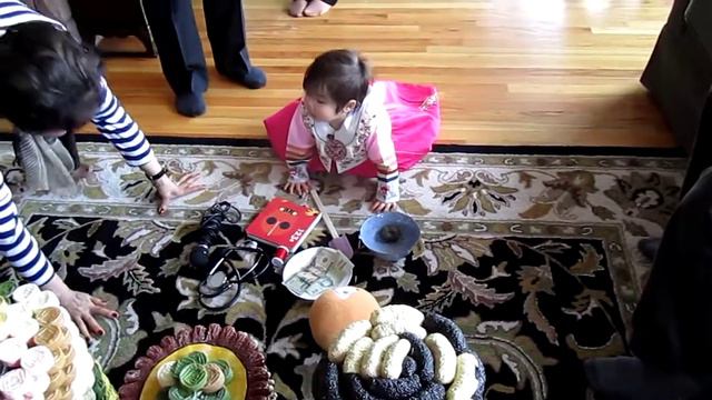 Caroline Kerns 1st B-day Korean Tol смотреть онлайн