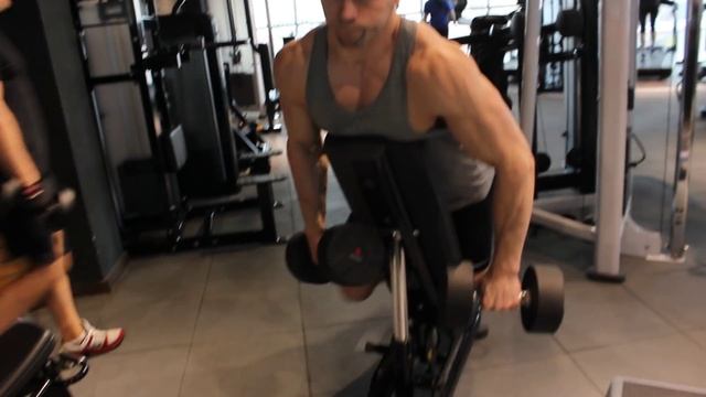 Упражнение-"бомба" для тренировки ширины плеч. смотреть онлайн