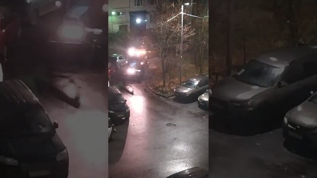 коммунальщики не могут дождаться снега. Спб Комендантский пр. 35-37.  10.11.23