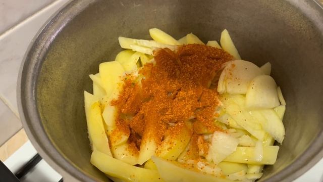 Самый вкусный картофель по-селянски. Как вкусно запечь картофель - лучше жареного. смотреть онлайн