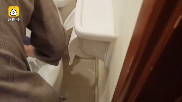 В отелях Китая моют чашки и унитазы одним ёршиком смотреть онлайн