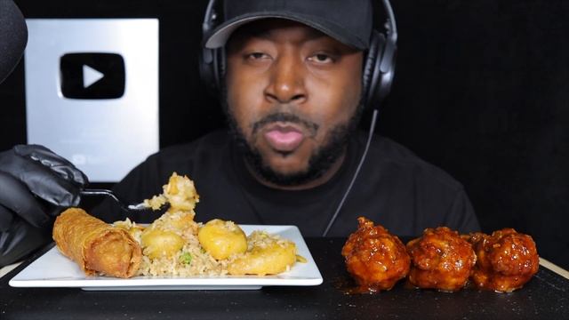 ASMR EATING KOREAN FRIED CHICKEN, SHRIMP FRIED RICE, & CHICKEN EGG ROLLS. смотреть онлайн